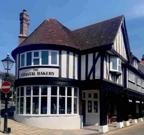 Crow’s Nest, Central New Forest coastal village beach apartment